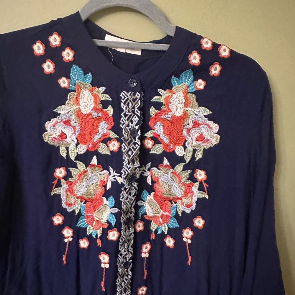 Solitaire Embroidered Blouse Top Navy Floral Bohemian‎ Button Up Sz Medium - Picture 2 of 10
